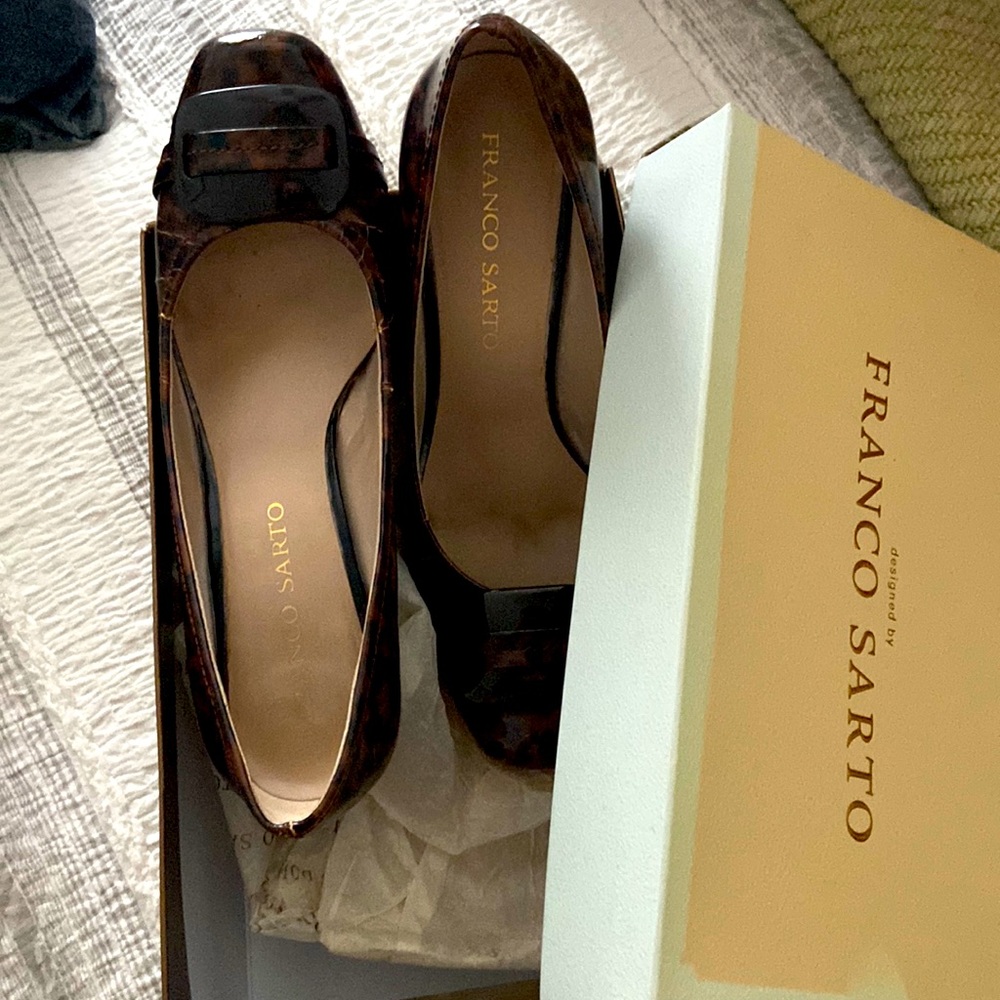 Franco Sarto Leopard Patent Leather heels - 7/12. Classic yet sexy and STUNNING!